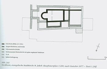 Die Grundrisse der Vorgängerkirchen, jeweils mit allen Erweiterungen: die erste Kirche von 850 und die zweite Kirche, die 1766 abgerissen wurde